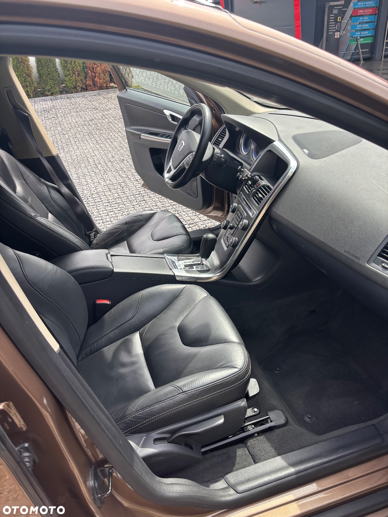 Volvo XC 60 2.4D AWD RDesign - 16