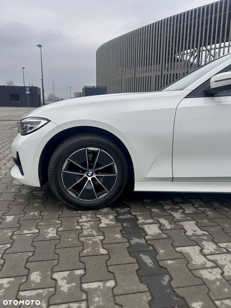 BMW Seria 3 318i - 8