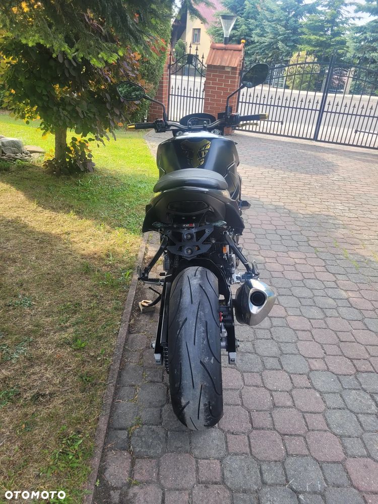 Suzuki GSR - 15
