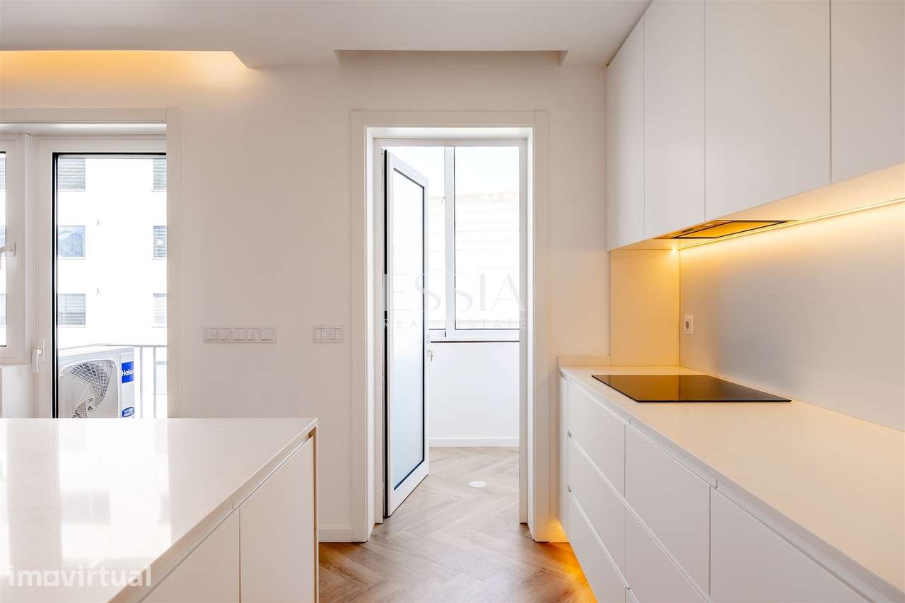 Apartamento T3 com Varandas Garagem na Avenida da Boavista - Grande imagem: 5/28