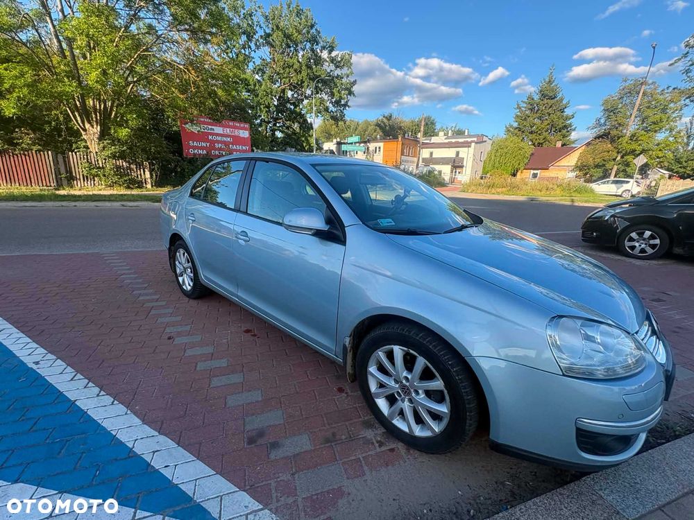 Volkswagen Jetta - 2