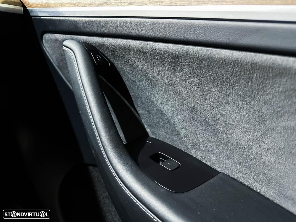 Tesla Model Y Long Range Dual Motor AWD - 34