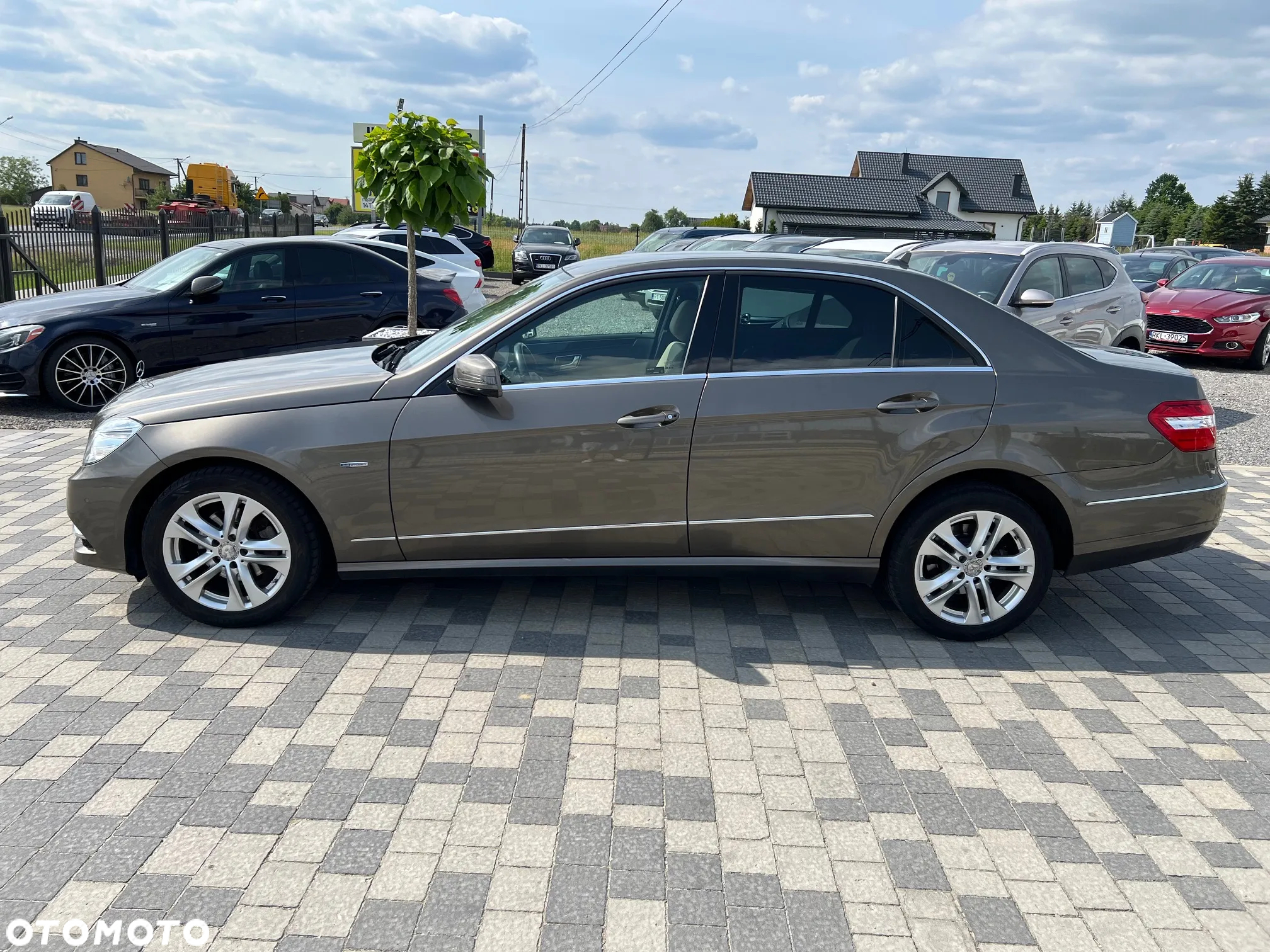 Mercedes-Benz Klasa E 220 CDI BlueEff Avantgarde - 2