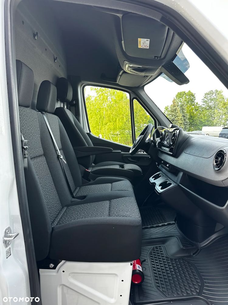 Mercedes-Benz Sprinter - 28