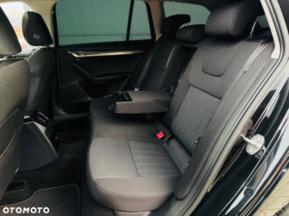 Skoda Octavia 1.6 TDI DSG Premium Edition - 32