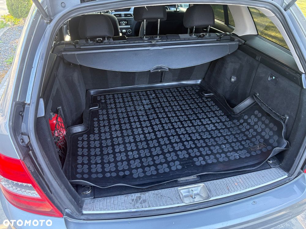 Mercedes-Benz Klasa C 200 CDI DPF BlueEFFICIENCY Special Edition - 31