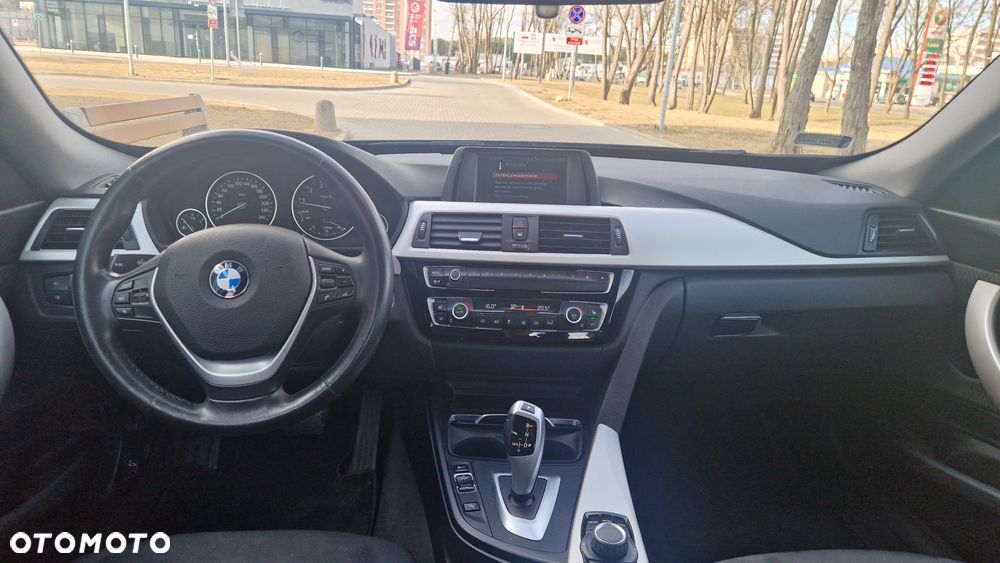 BMW 3GT 320i GPF Business Edition - 11