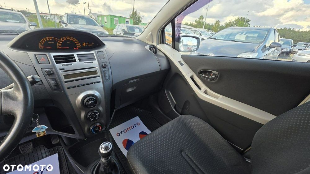 Toyota Yaris - 15