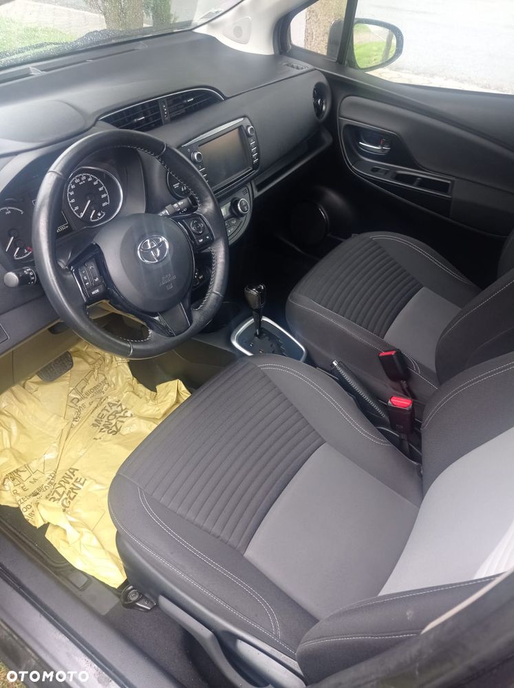 Toyota Yaris Hybrid 100 Active - 12