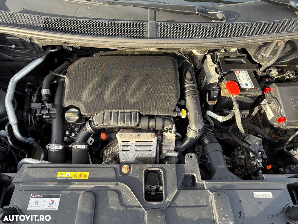 Peugeot 3008 1.2 PureTech Turbo S&S Allure - 19