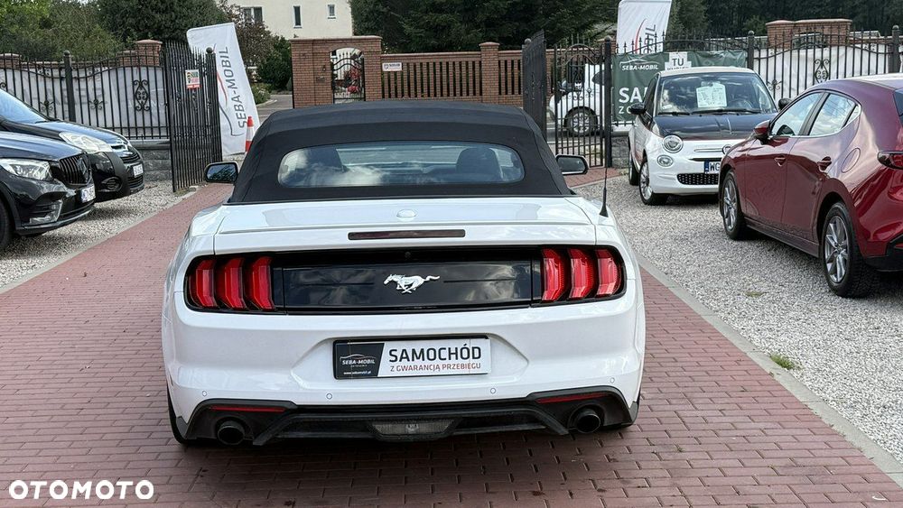 Ford Mustang - 4