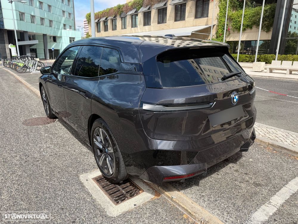 BMW iX xDrive 40 Pack Desportivo - 7
