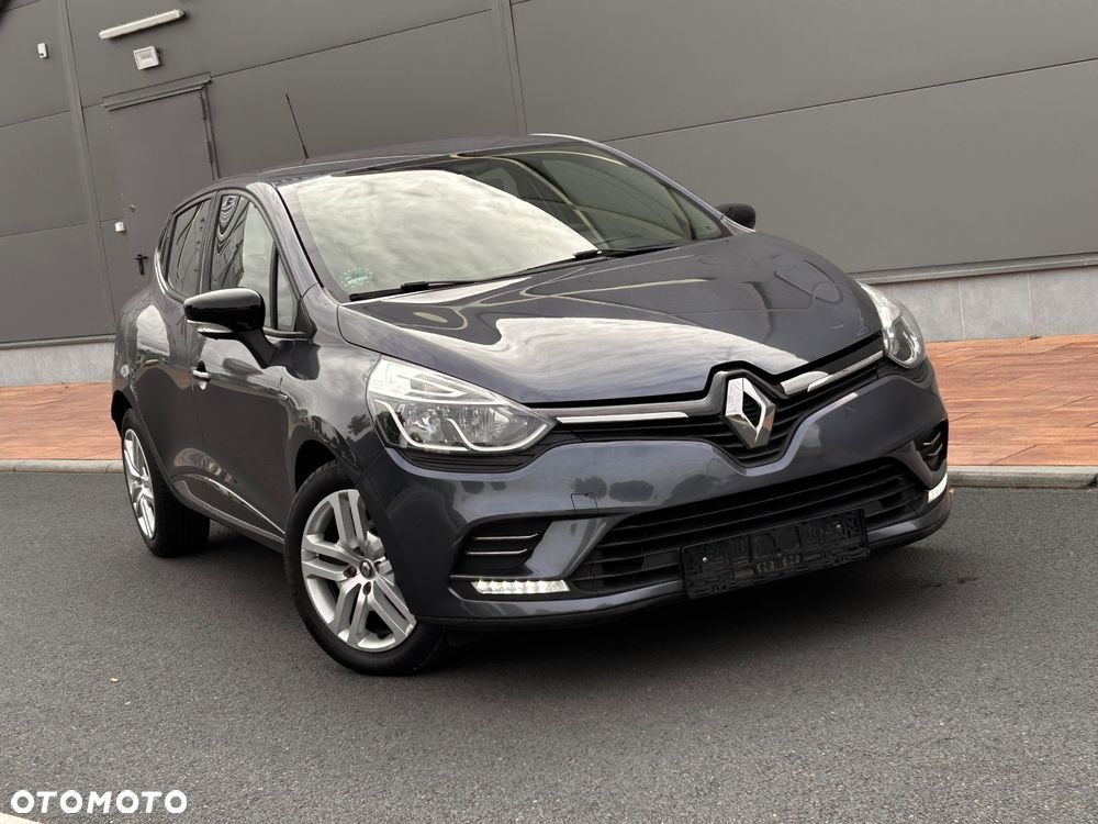 Renault Clio 1.2 16V 75 LIMITED - 11