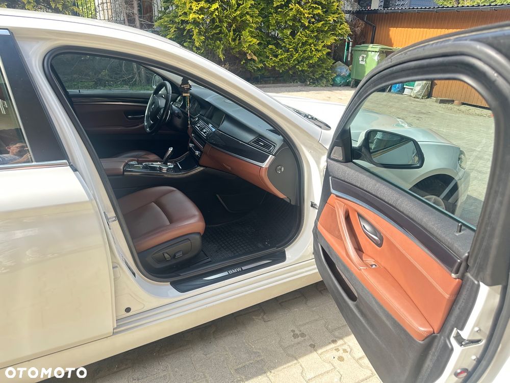 BMW Seria 5 520d xDrive - 10