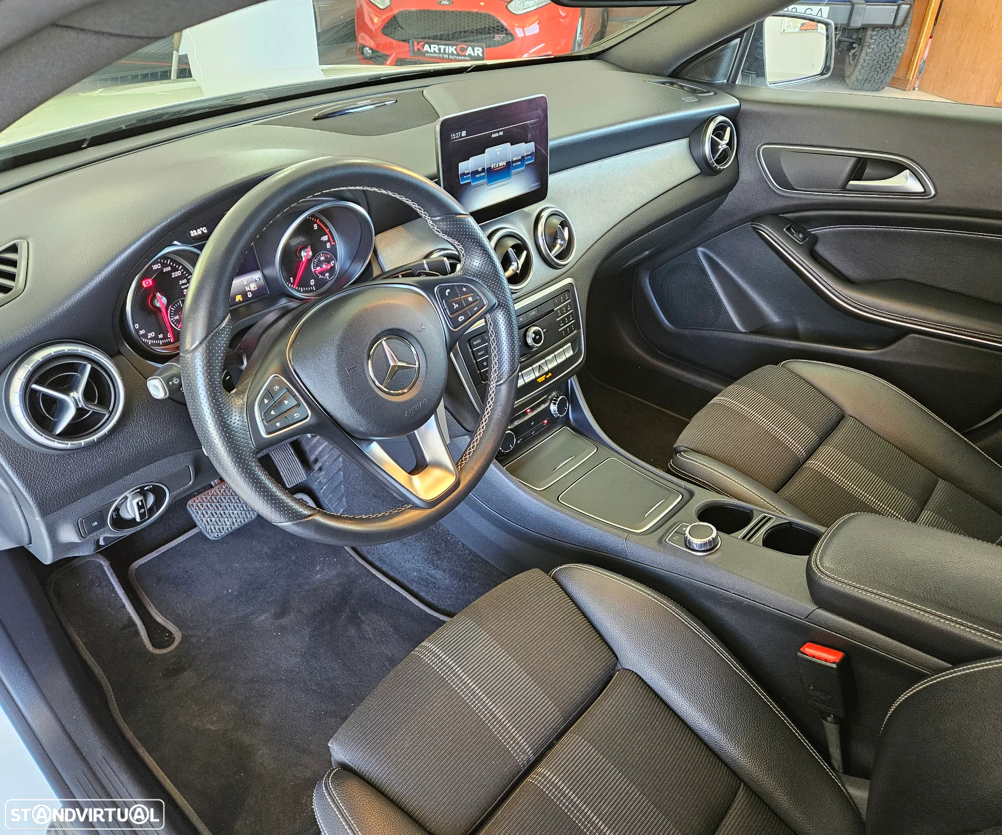Mercedes-Benz CLA 180 d Shooting Brake Urban Aut. - 13