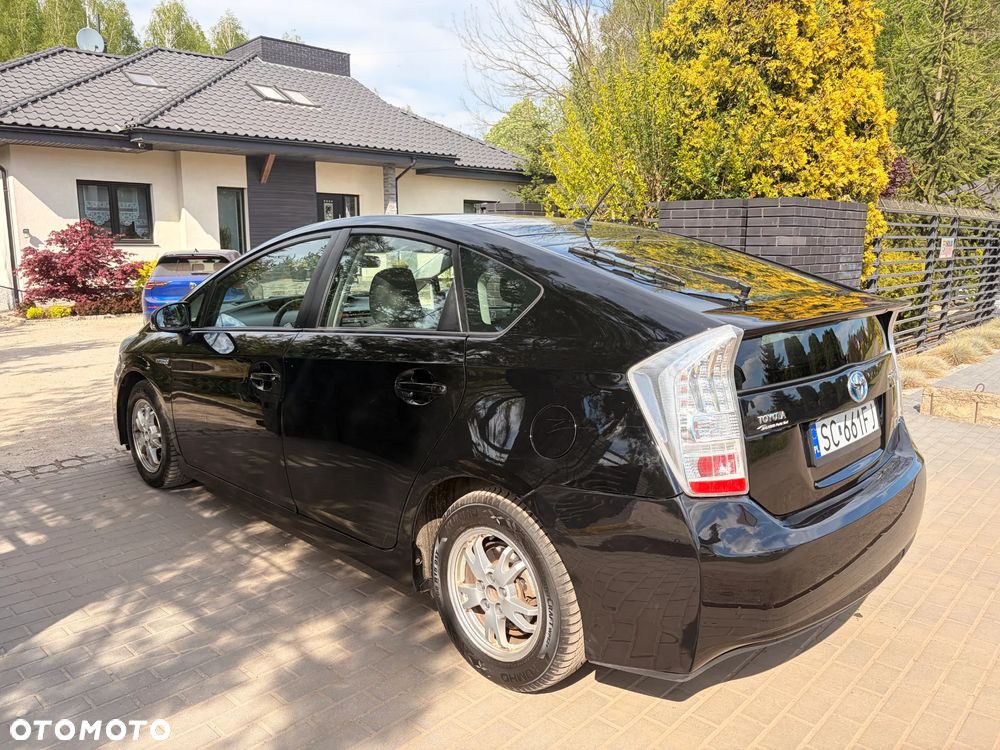 Toyota Prius 1.8 HSD Prestige - 8