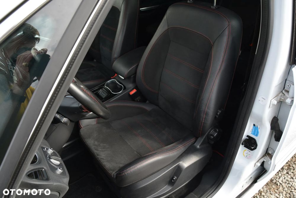 Ford S-Max 2.0 TDCi DPF Titanium X - 27