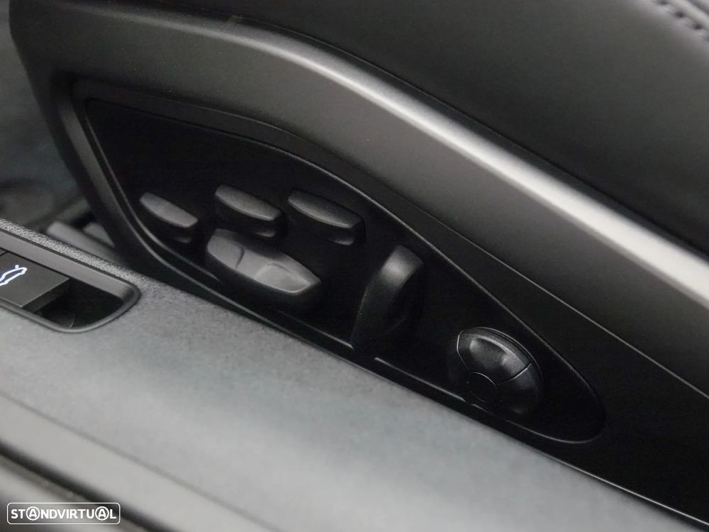 Porsche 911 (992) Carrera 4 GTS - 19