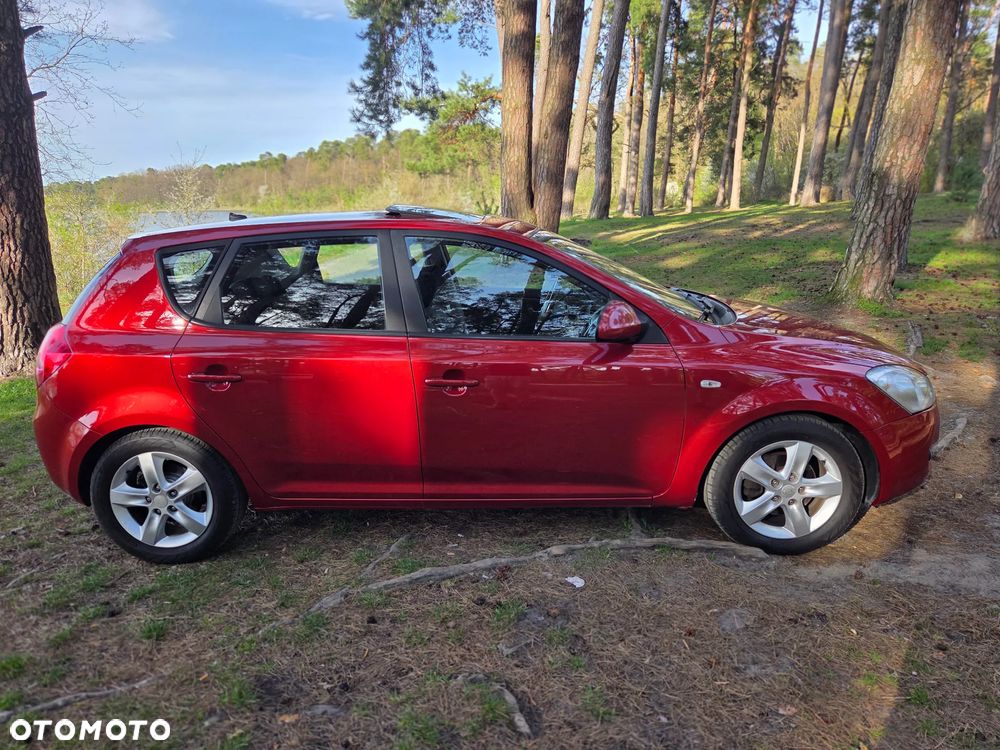 Kia Ceed - 10