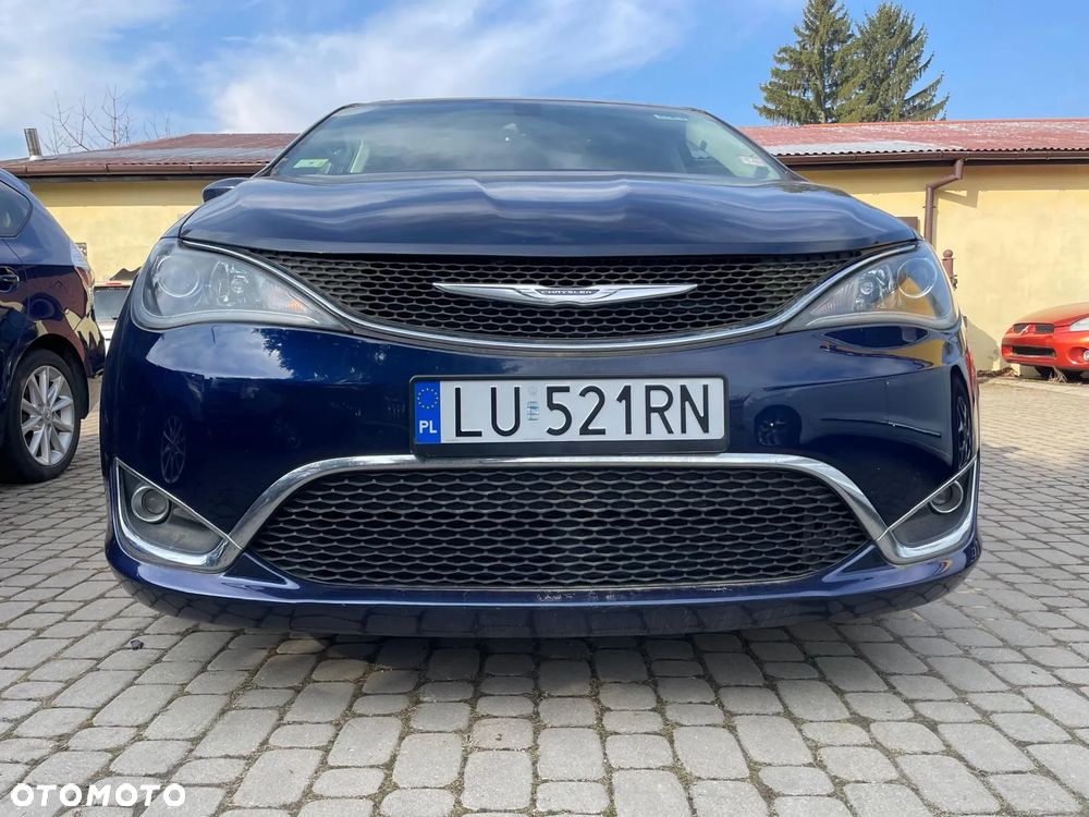 Chrysler Pacifica - 12