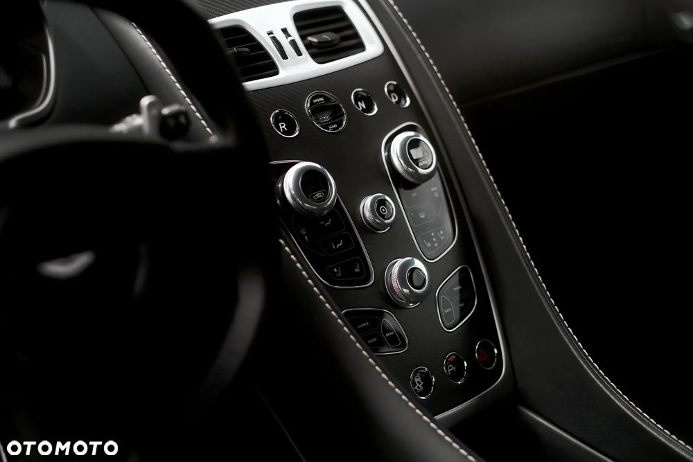 Aston Martin Vanquish - 35