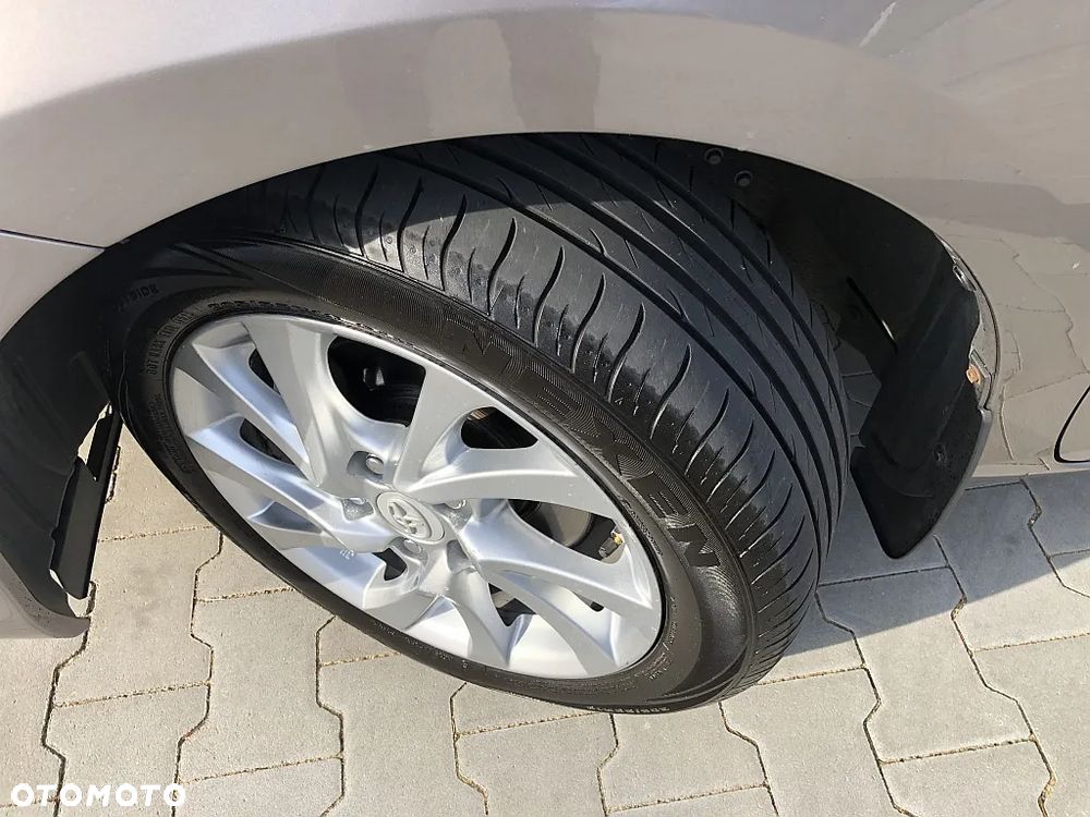 Toyota Auris 1.6 Prestige - 26