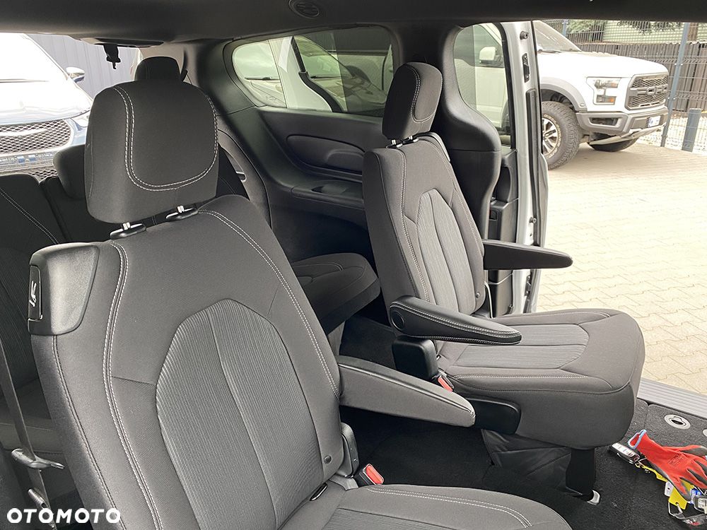 Chrysler Pacifica - 21