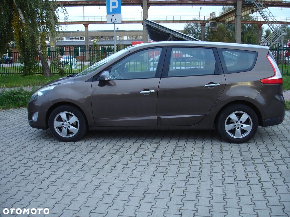 Renault Grand Scenic - 11