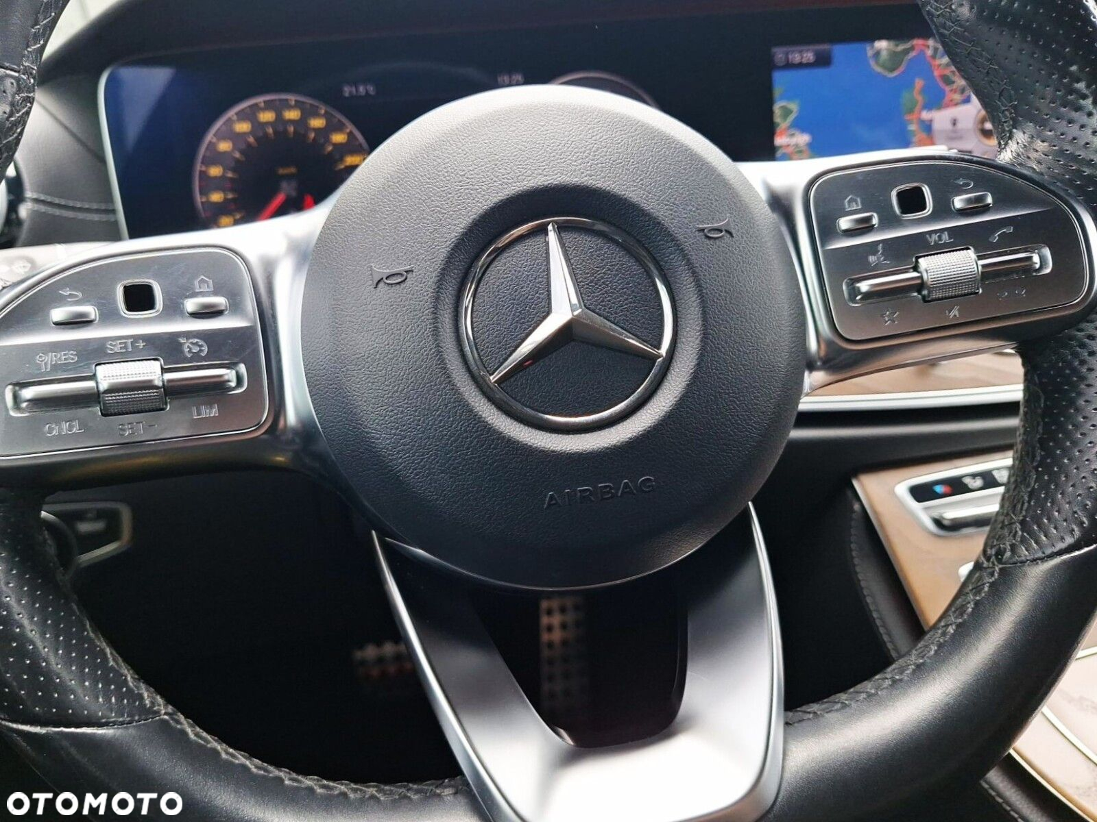 Mercedes-Benz Klasa E - 27