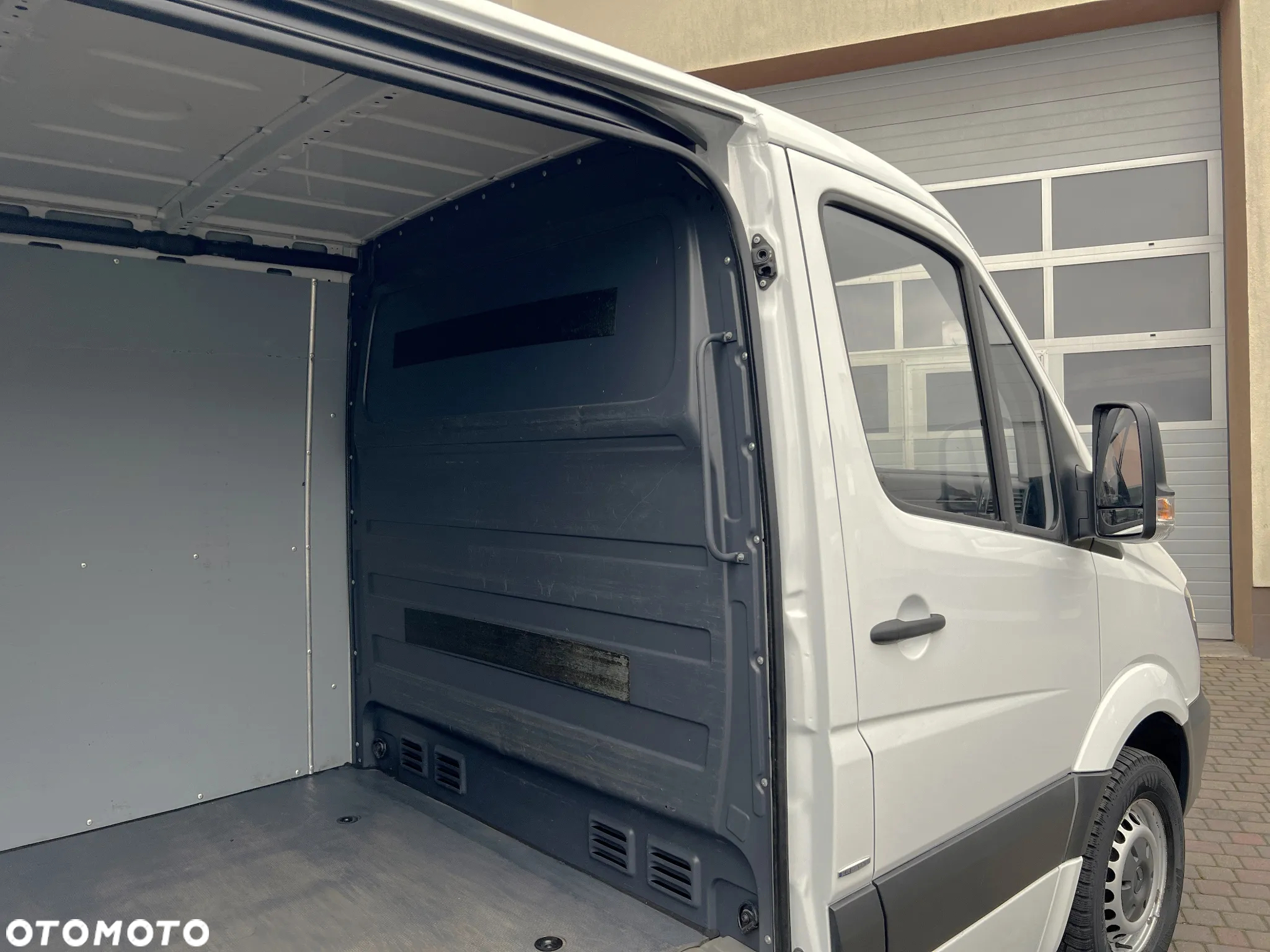 Mercedes-Benz Sprinter L2H1 - 12