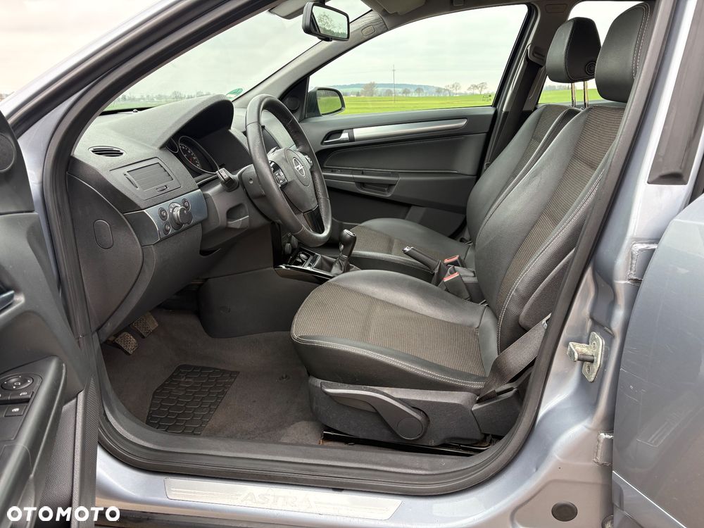 Opel Astra 1.6 Innovation 110 Jahre - 12