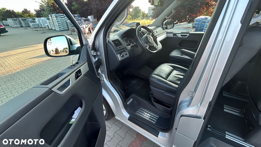 Volkswagen Multivan - 31
