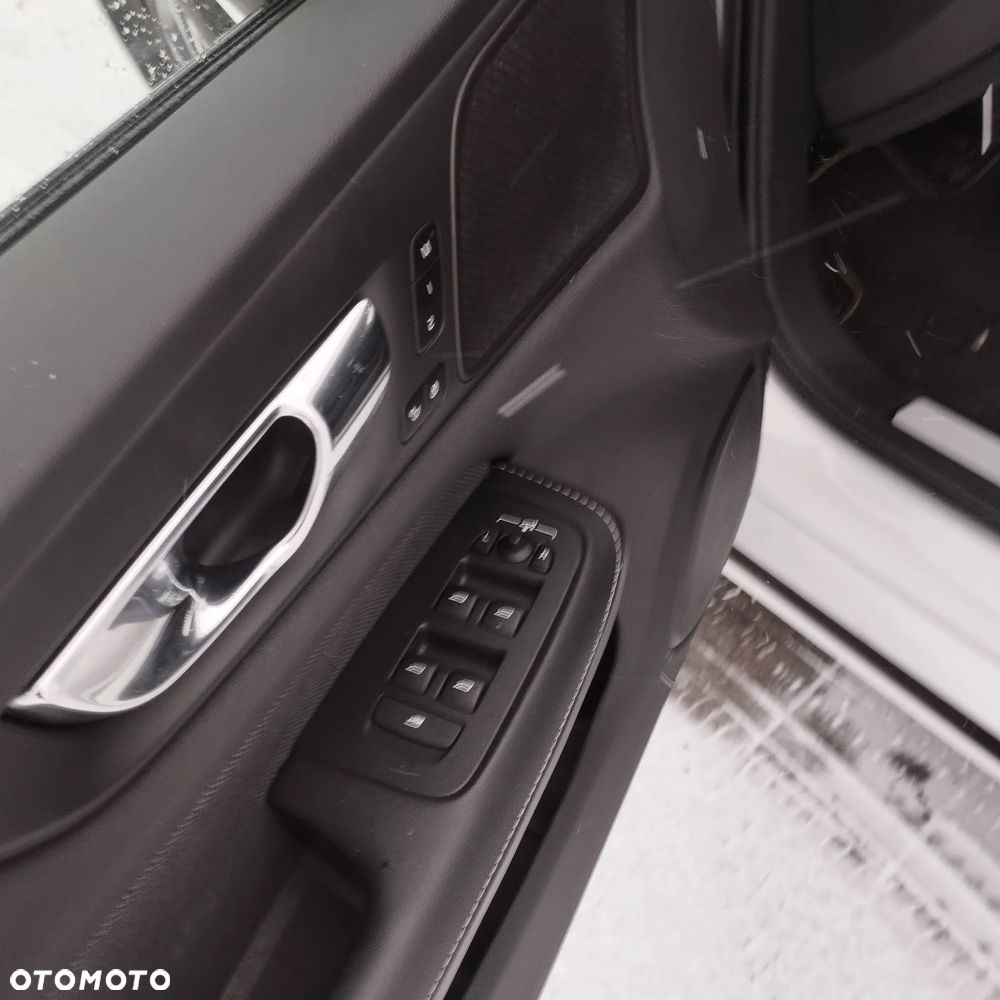 Volvo S60 B4 B R-Design - 9