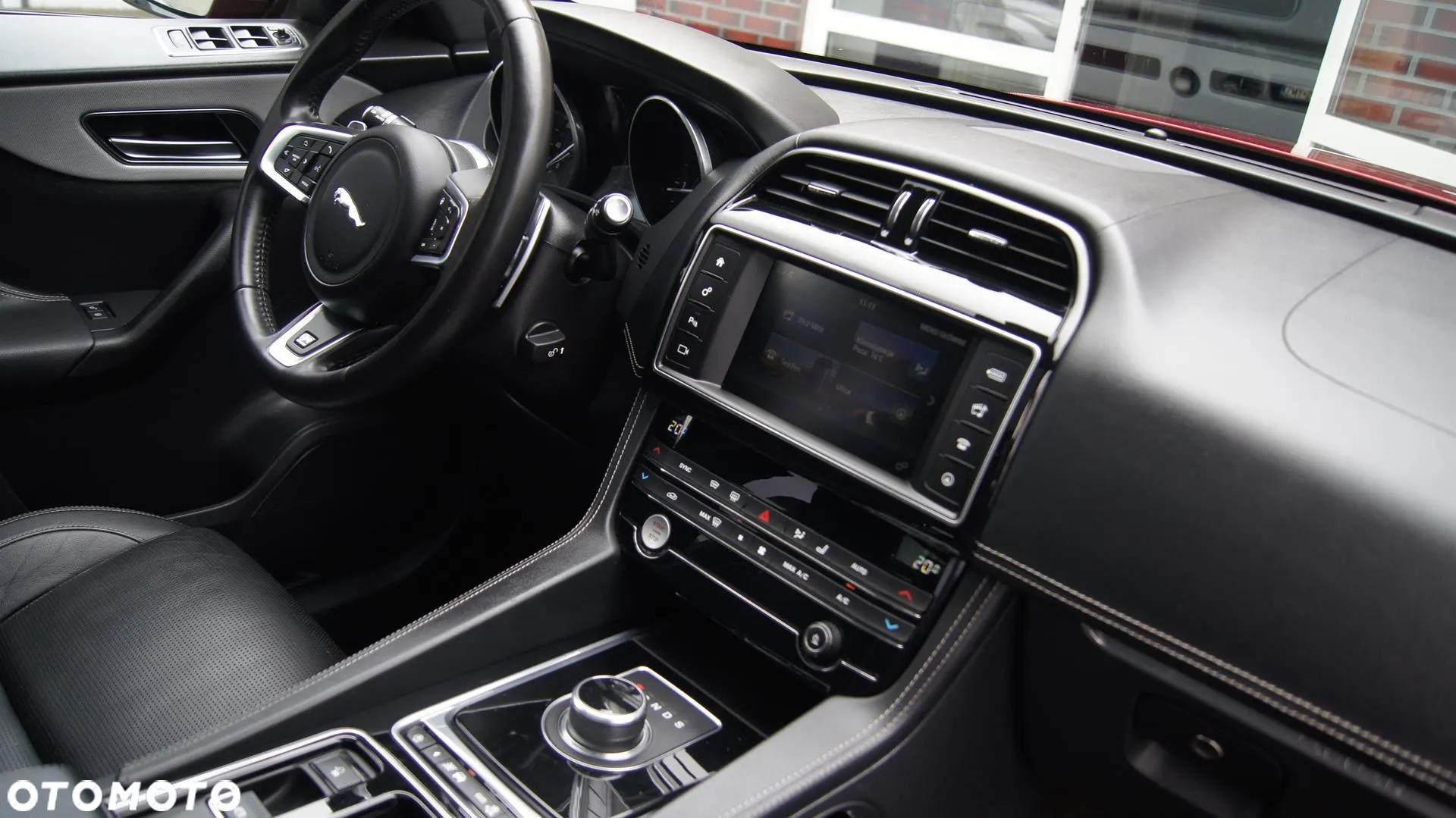 Jaguar F-Pace 2.0 i4D AWD R-Sport - 17