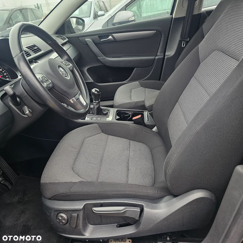Volkswagen Passat - 20