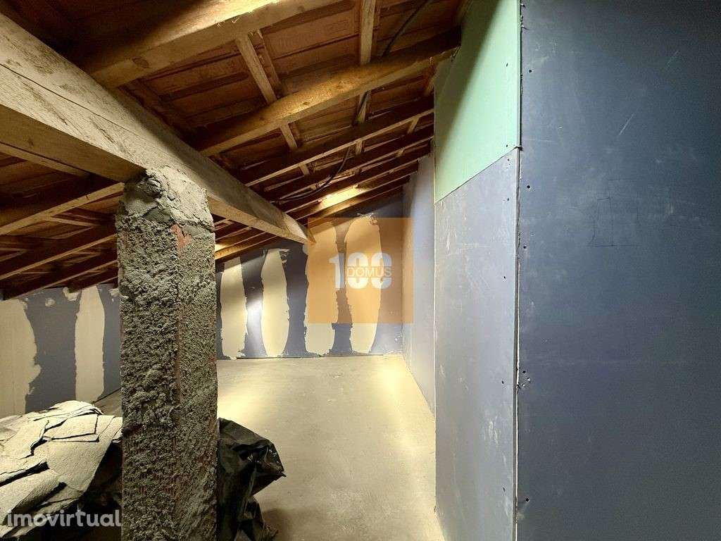 T1+1 novo com terraço aos Aliados - Grande imagem: 4/18