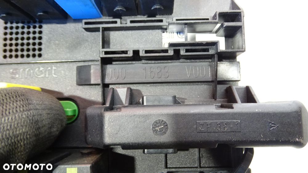 SKRZYNKA BEZPIECZNIKÓW SMART FORTWO I 0001683V001 - 8