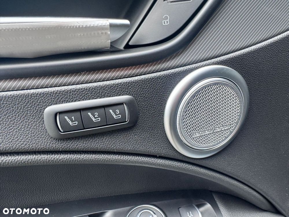 Alfa Romeo Stelvio - 17