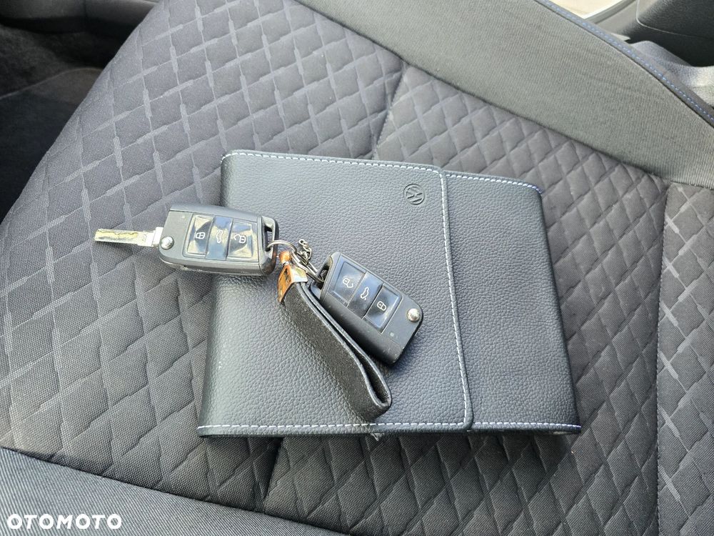 Volkswagen Golf - 37