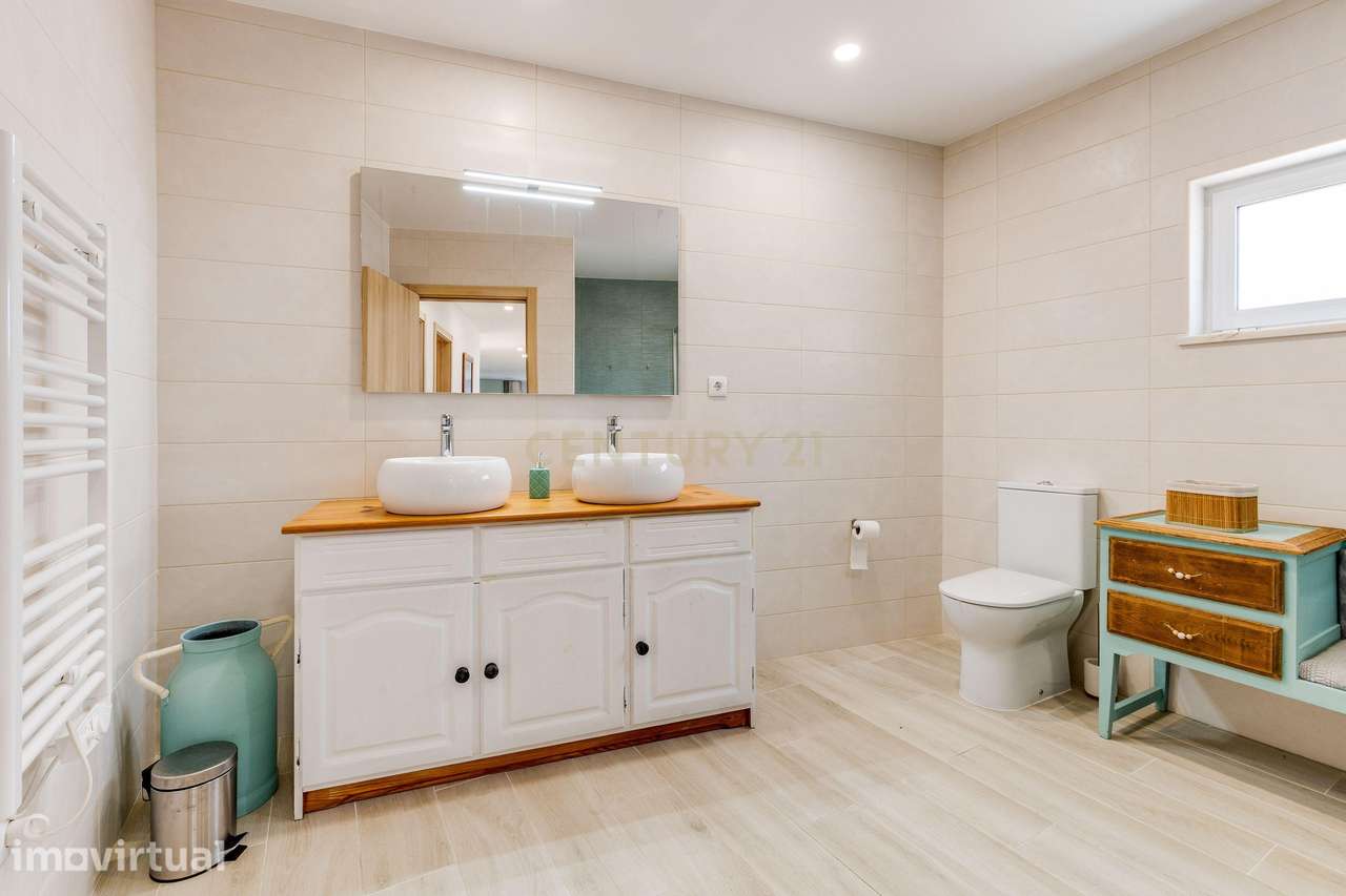 Luxuosa moradia T5 com piscina, com Jardim e vista panorâmica, em Pata - Grande imagem: 3/45