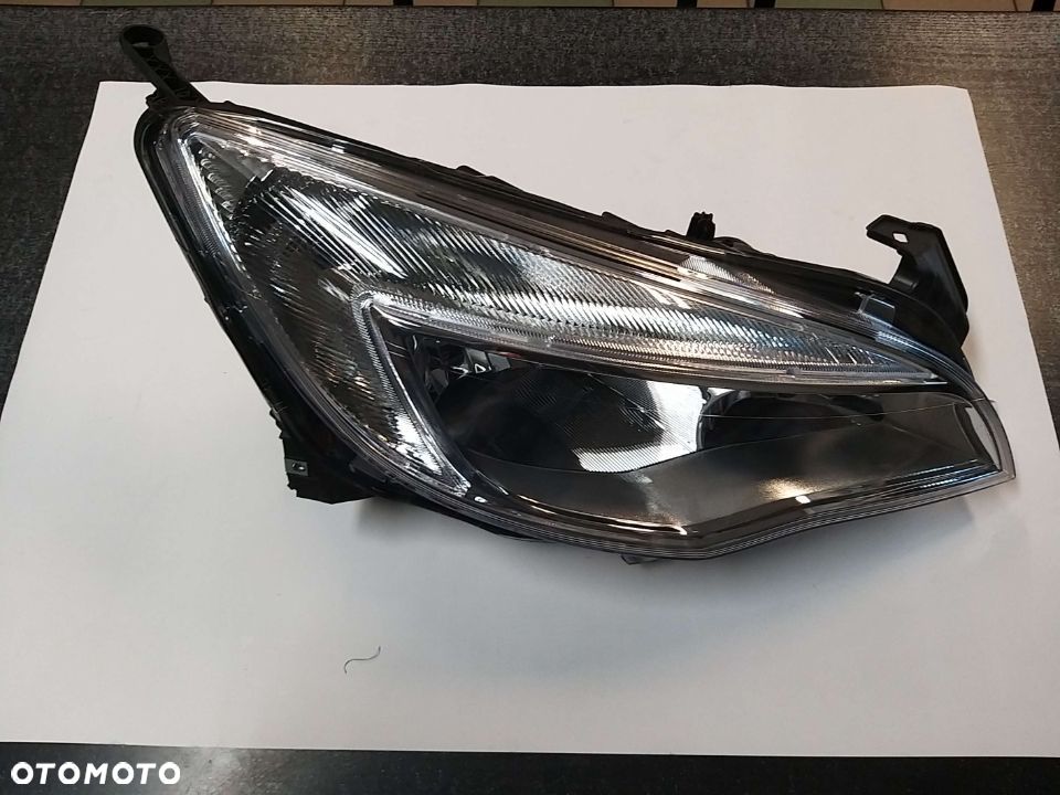 Reflektor Prawy  H7, elektryczny, z silnikiem, kolor wkładu: chromowany) OPEL ASTRA J 12.09-09.12 - 1