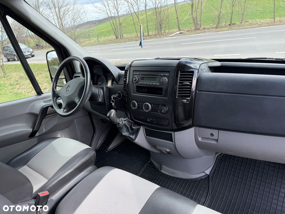 Mercedes-Benz Sprinter - 14