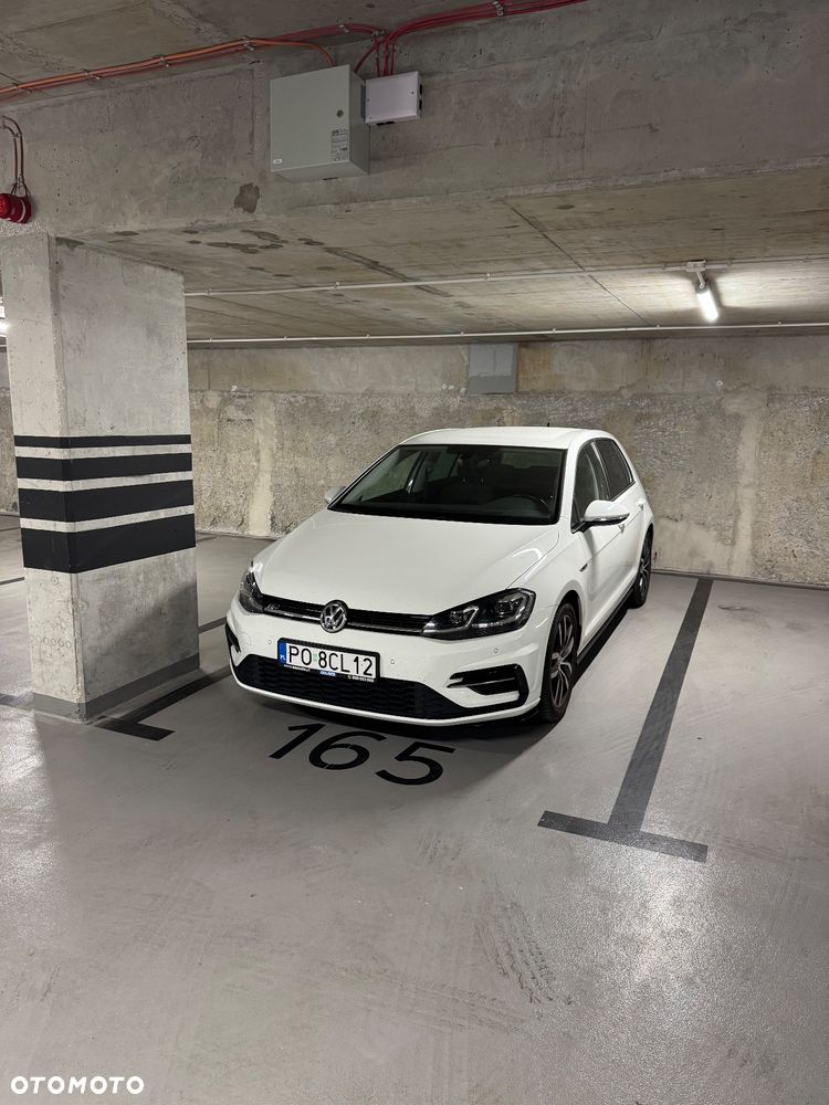 Volkswagen Golf - 1