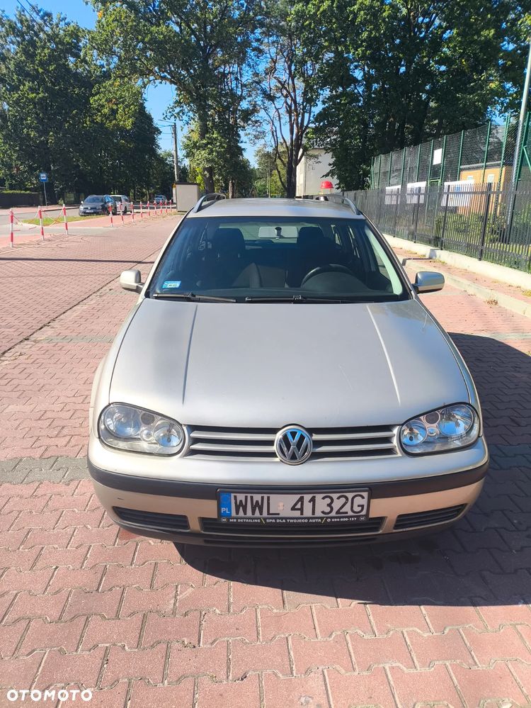 Volkswagen Golf - 1