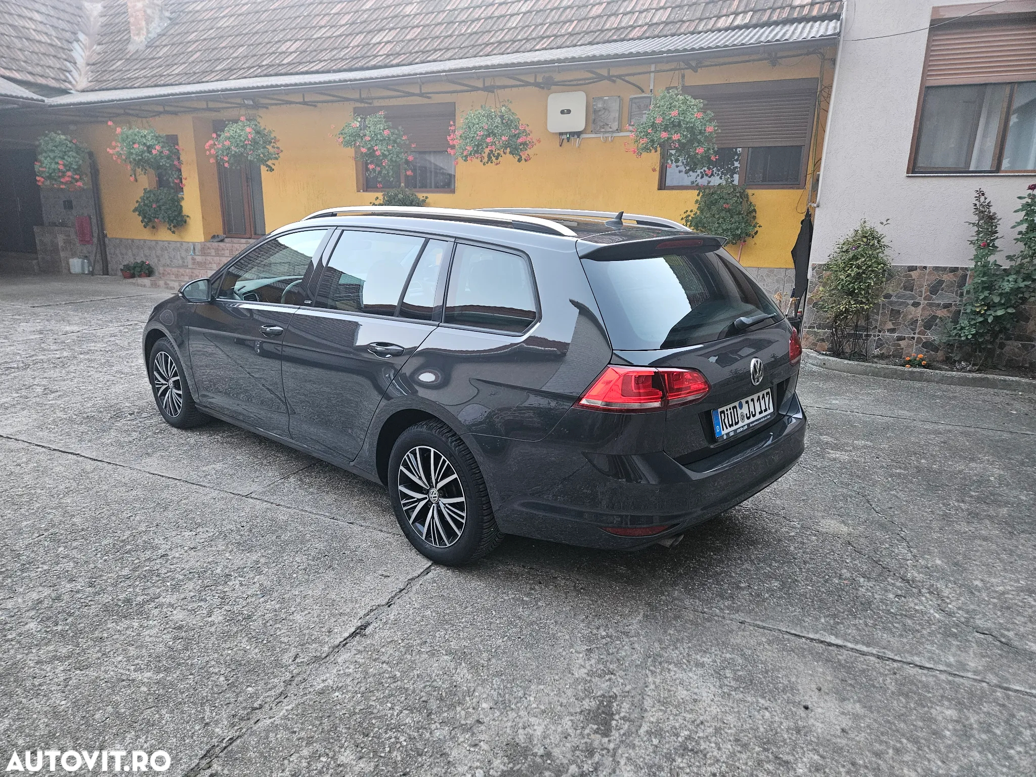 Volkswagen Golf Variant 1.6 TDI BlueMotion Technology DSG Allstar - 3