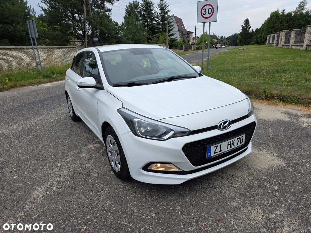 Hyundai i20 blue 1.2 Trend - 19