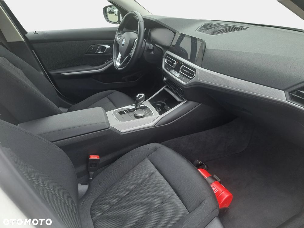 BMW Seria 3 318d mHEV M Sport - 11