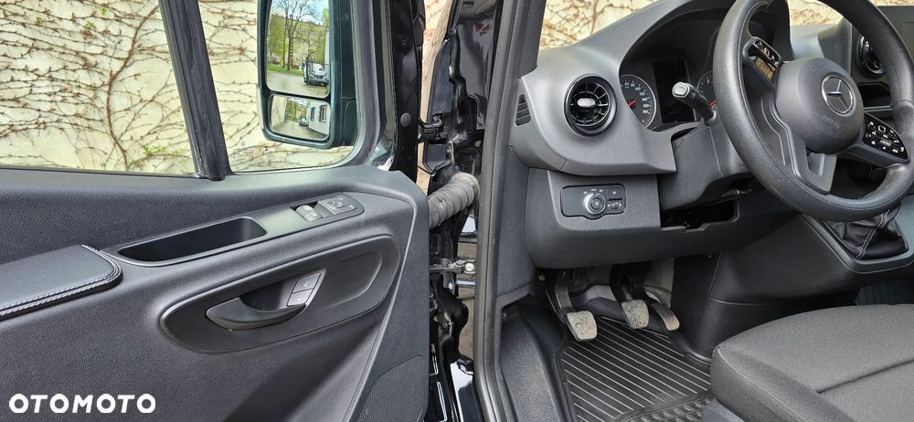 Mercedes-Benz Sprinter - 15