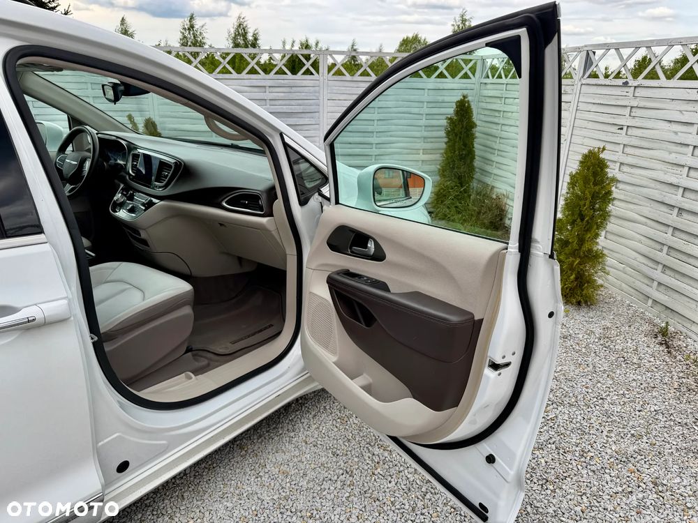 Chrysler Pacifica - 35