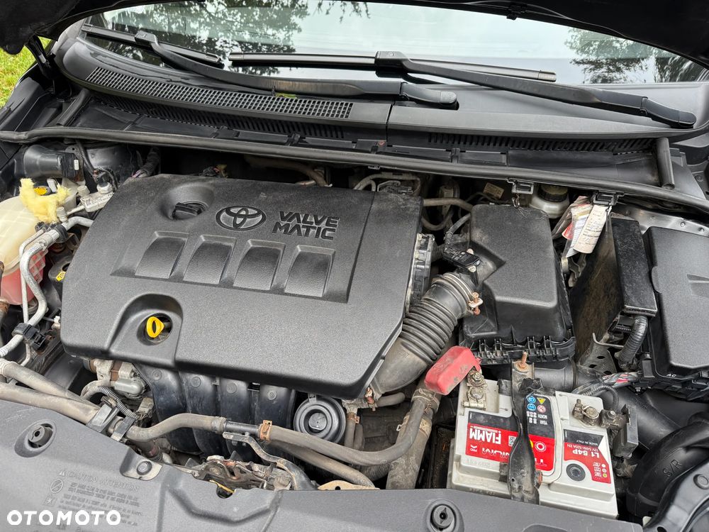 Toyota Avensis 1.6 Luna - 33